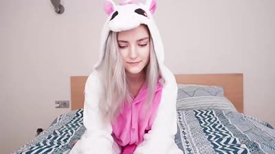 Eva Elfie Spreads Open Her Pussy For Her Fans