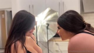 Onlytwins Eat Each Other’s Pussy