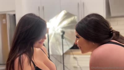 Onlytwins Eat Each Other’s Pussy