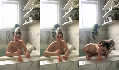 Roxy Stylez Plays With Dildo In The Tub