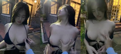 Ms Puiyi Gets Fingered In The Yard