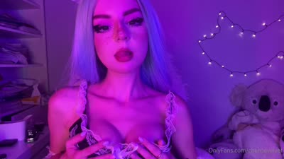 Cherrievelvet Teases Feet While Masturbating