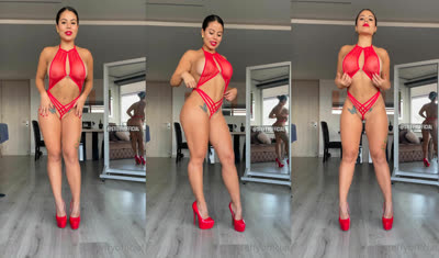 Flexible Steffy Moreno Showing Her Feet
