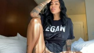 Brittanya Razavi Rubs Pussy With Bare Titties