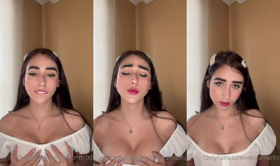 Sexy Xmiranda99 Masturbates With Legs Wide