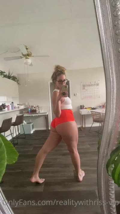 Realitywithriss Showing Her Ass