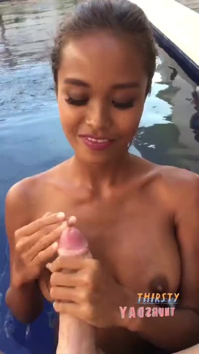 Putri Cinta Handjob POV