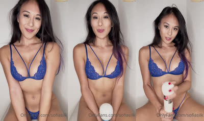 Sofia Silk Has Fun With Her Vibrator