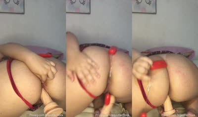 Flora Favaretto Sticks A Dildo In Her Pussy