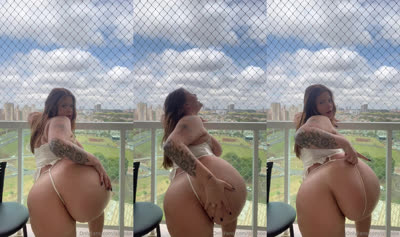 Beatriz Bianca Shows Her Ass On The Balcony