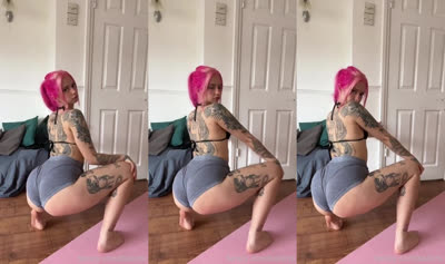 Babi Rhi Practices Yoga
