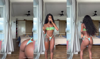 Lívia Santana Twerking In Bikini