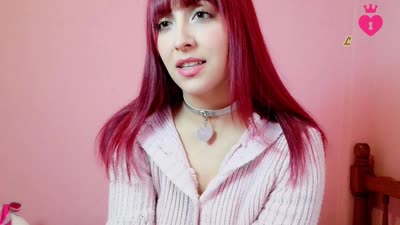 Lilu Lunatica Masturbates With Big Dildo On Cam