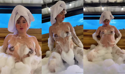 Sofia Slv Pregnant And With Bath Foam