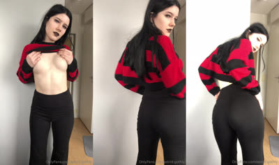 Astrid Gothly Without Clothes
