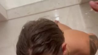 Unmissabl Sucking In The Shower