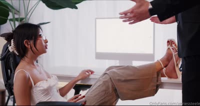 Secretary Raya Steele Gives A Blowjob To Her Boss