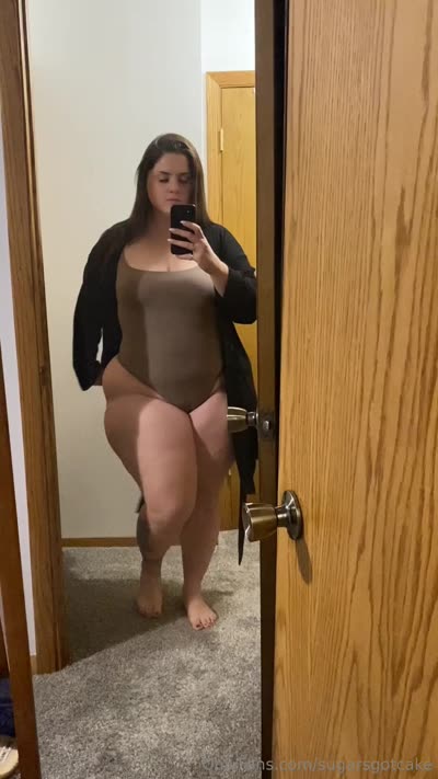 Sugarsgotcake Showing Off Her Hot Curvy Figure In Tight Bathing Suit