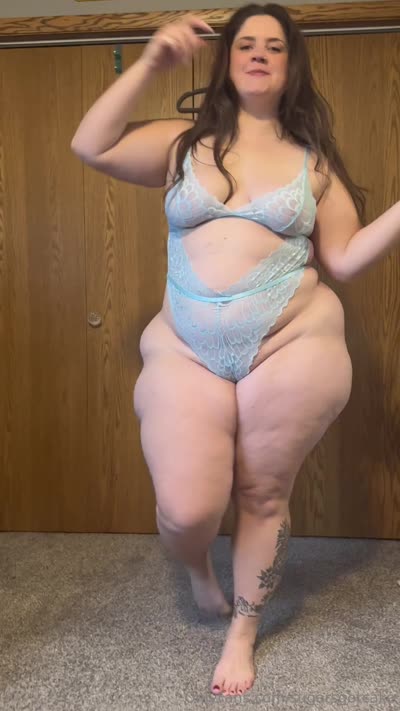Sugarsgotcake Showing Off Her Hot Curvy Body In A Tight Bikini