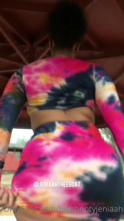 Biggbootyjeniaah Lifts Skirt To Shake Black Ass Outdoors
