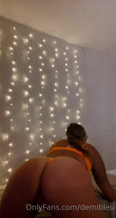 Demibleu On All Fours Twerking Her Ass In Neon Bikini
