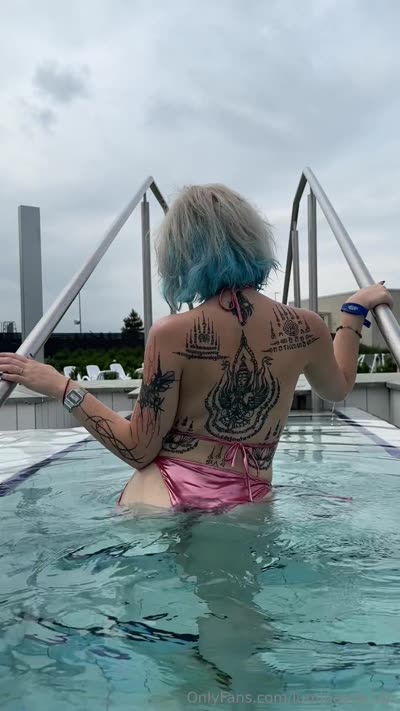 Luminatria Looks Hotter In Her Pink Bikini