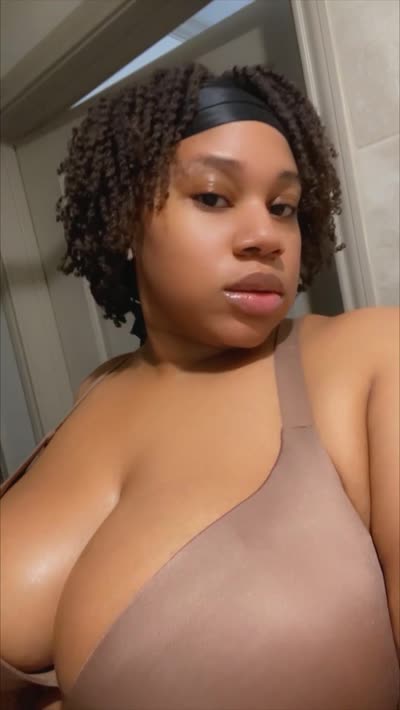 Big Black Beauty Sonyaraw Flaunting Her Huge Boobs