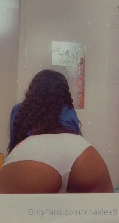 Anaalee9 Twerking In Her Tight White Shorts