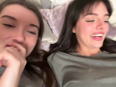 Emily Black Y DaisyDrewuk Pussy Masturbation In The Bed