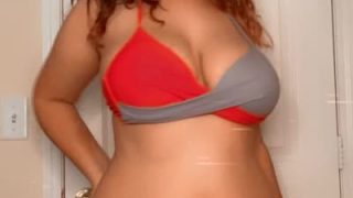 Rayofsunbabexxx Flaunts Her Curvy Body