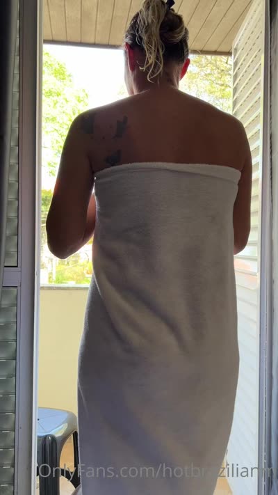 Hotbrazilianm Flaunts Her Hot Body After Showering