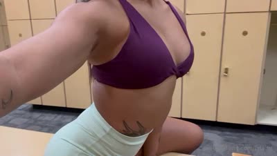 Lyla.Fit Shows Off Her Hot Body At The Gym Locker Room