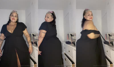 BBW Elizabethtouhy Undresses To Tease