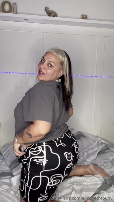 Elizabethtouhy BBW Shakes Her Ass On The Bed