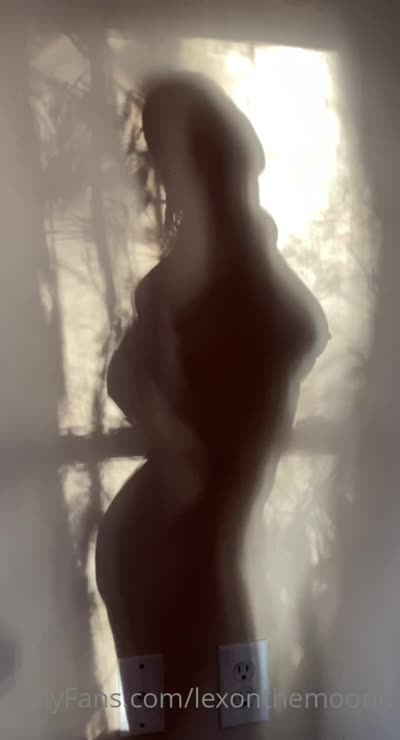 Lexonthemoonn Silhouette Of Her Nude Bod