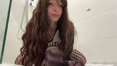 BabyFooji Wets Her Body And Plays With A Dildo In The Shower
