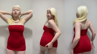 SnowWhiteBella Shows Off Her Great Tits