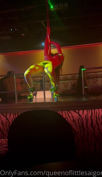 Fitgirlyumi Goes Topless In Pole Dancing