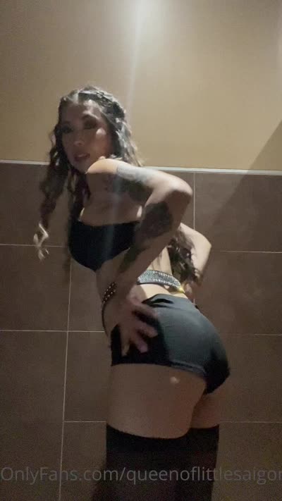 Fitgirlyumi Flaunts Her Ass In Thong