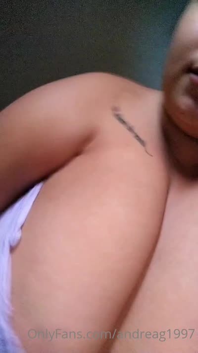 A Look At Grandestetascolombia’s Droopy Chest