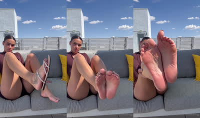 Nadiaakingg Feet Tease On The Rooftop