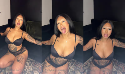 Deadbeatworld Teases In Sexy Lingerie