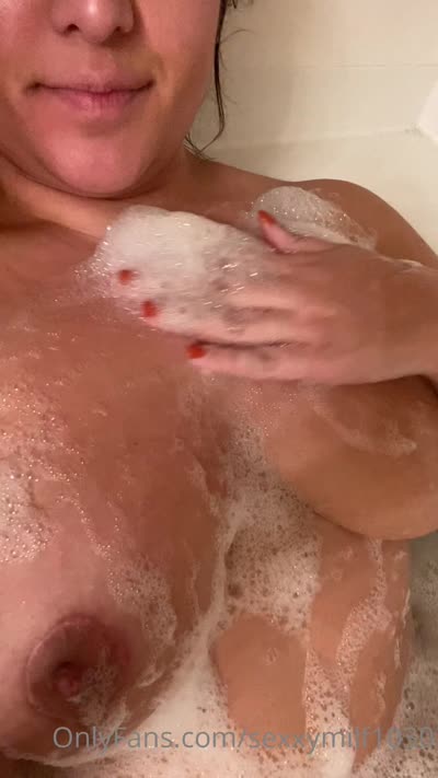 Thatmom1030 Soaps Her Tits In The Tub
