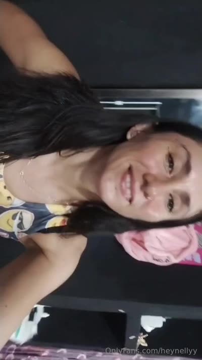 Heynellyy Gives A Short Shake Ass Tease