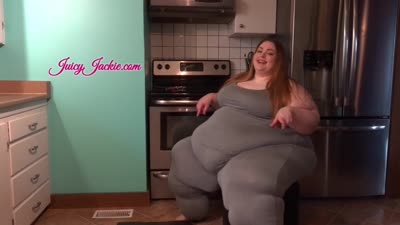 Ssbbwjuicyjackie Shows Her Massive Ass