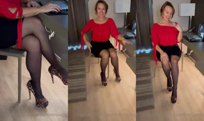 MILF Nextdoorswing Plays With Her Pussy