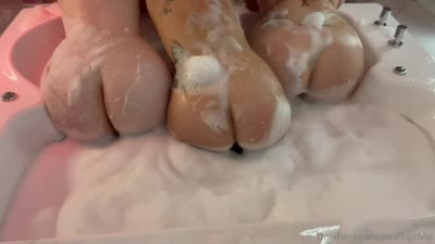 Three Juicy Booties One Bathtub