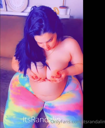 Itsrandalin’s Pink Dildo Looks Small In Her Pussy
