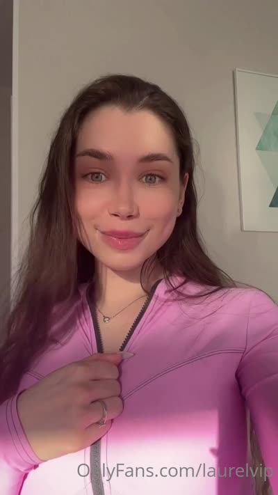 Laurelvip Unzipping And Teasing Her Nips