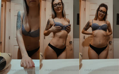 Lunamoonxx Flaunting Her Tits
